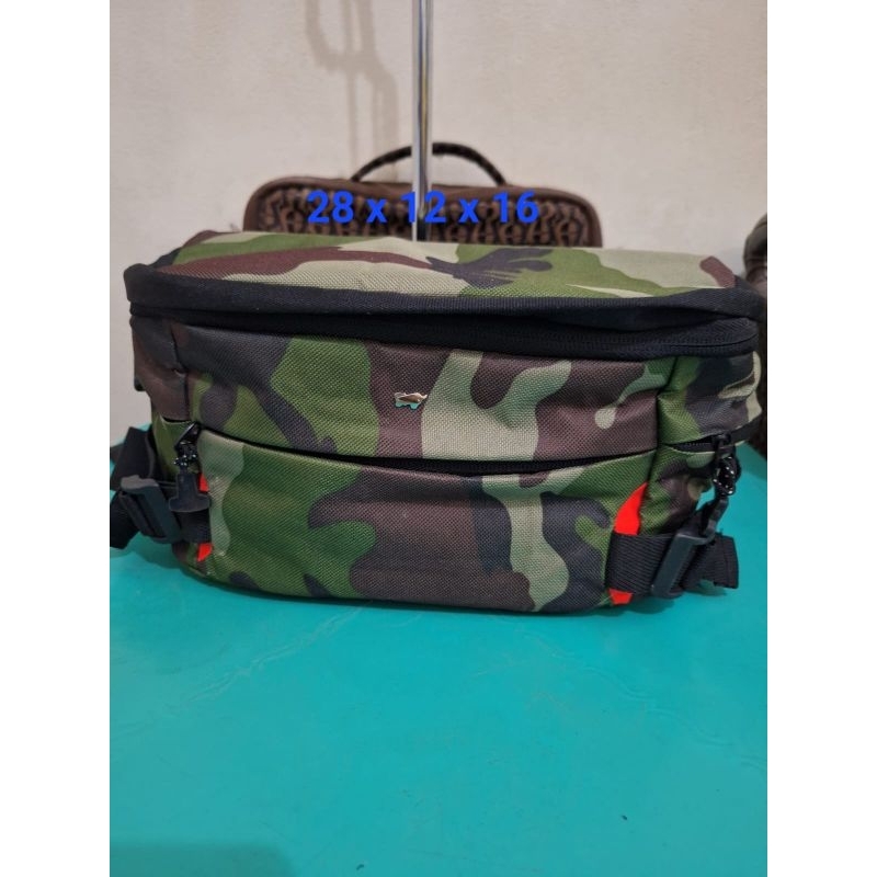 Tas pinggang braunBuffel uk 28 x 12 x 16
Limited edition
Pemakaian pribadi
Barang terawat