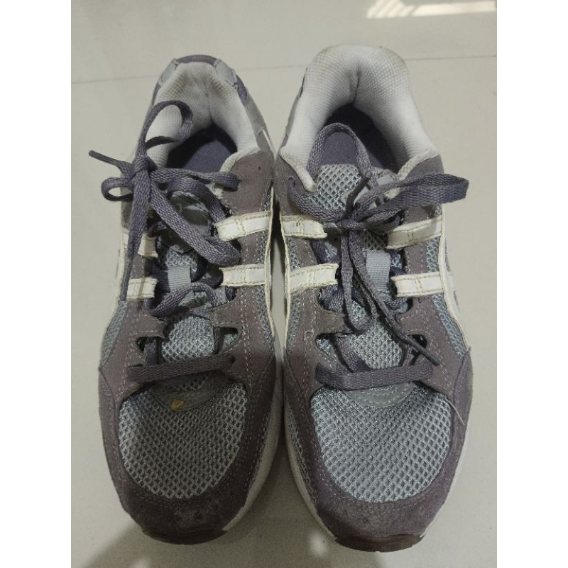 sepatu asics preloved