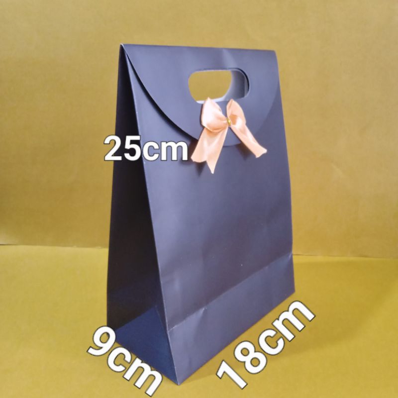 

paperbag polos pita warna ukuran M(18×9×25)cm isi 12pcs/pack