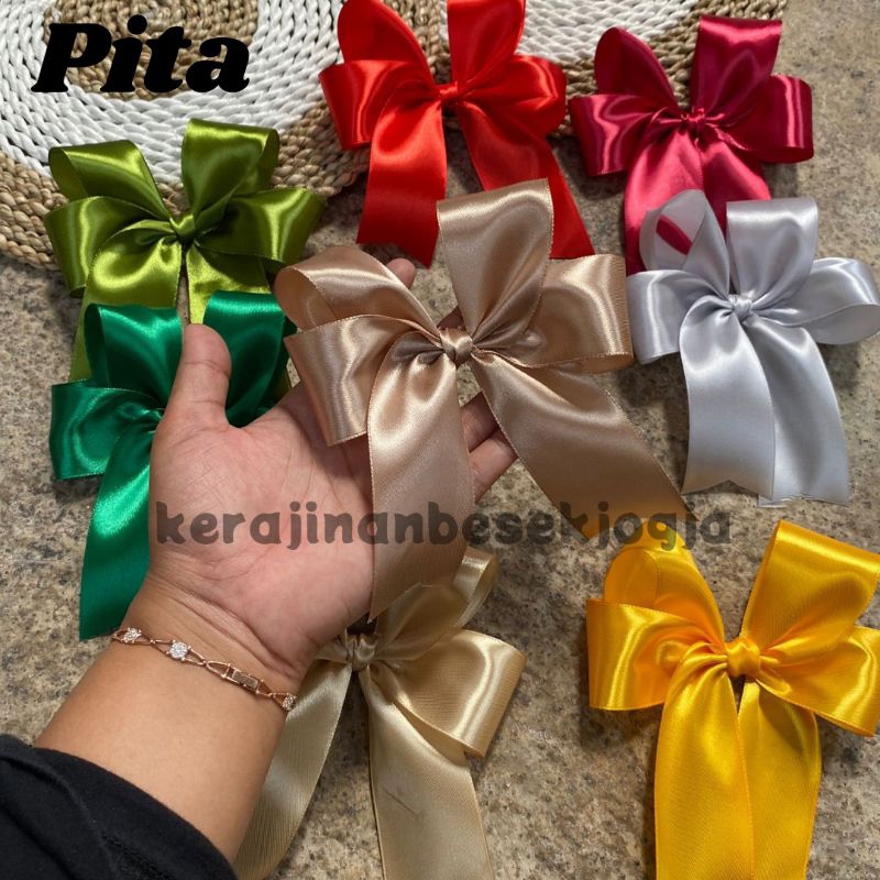 

PITA JADI, PITA HAMPERS, PITA SOUVENIR, PITA KADO, PITA SATIN & ORGANDI - MONOKROM