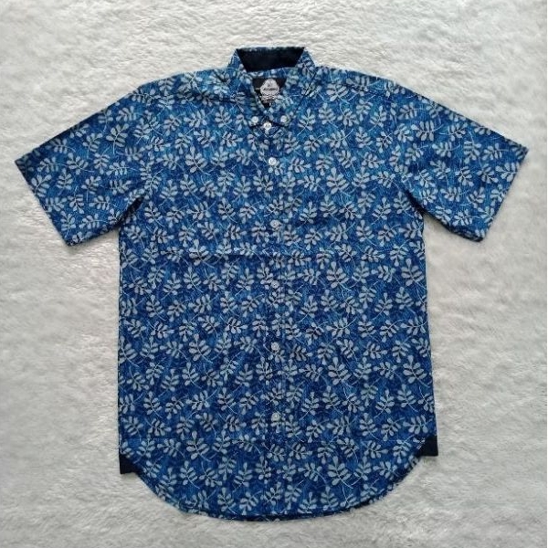 Unpossed Kemeja pendek katun motif