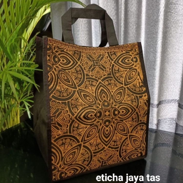 

Praktis 1 lusin 12 psc tas hajatan spunbond dus berkat 22