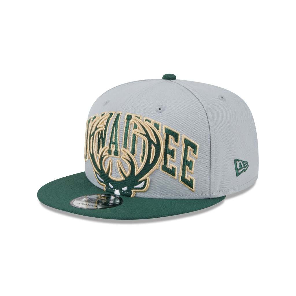 Topi New Era 9.50 NBA Tip Off Milwaukee Bucks 2023 Snapback Cap BNWT / BRAND NEW WITH TAG ORIGINAL 1