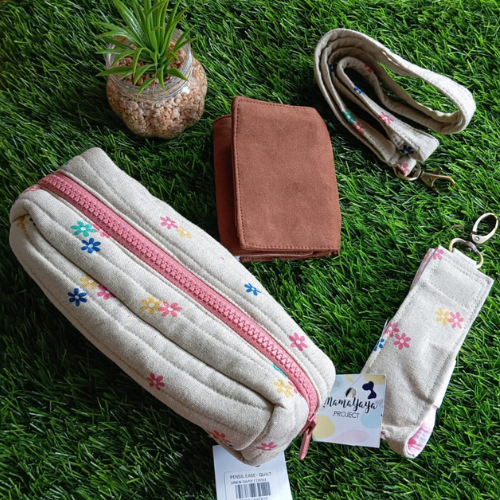 

Dompet Kartu Tempat Pensil Motif Daisy Linen