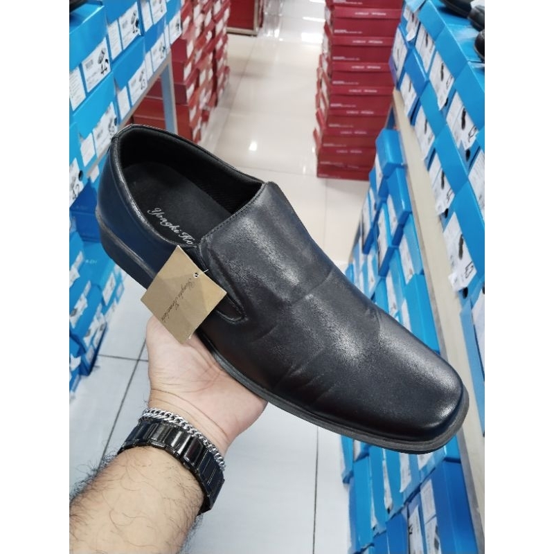 Sepatu Formal Pria Yongki Komaladi