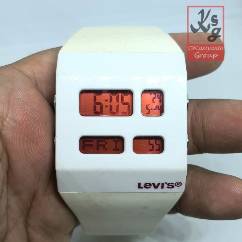 Preloved Jam Levi's Levis LTD1201