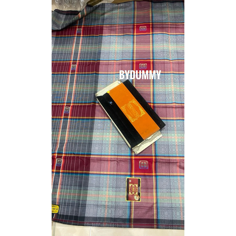Sarung Wadimor motif mercerized motif kotak kombinasi songket timbul warna merah kombinasi