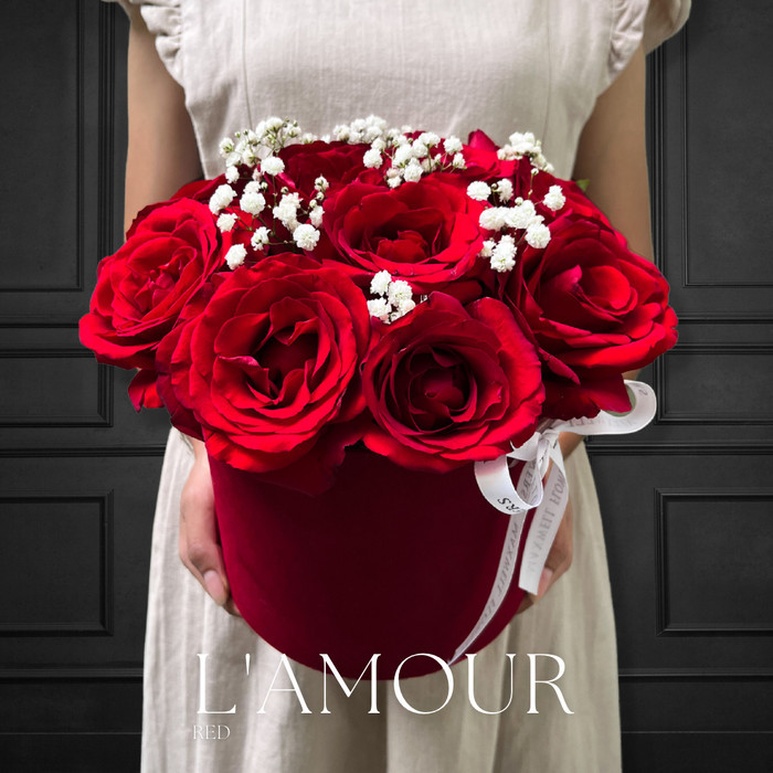 Rounded Box Velvet Red Roses - Maxwell Flowers