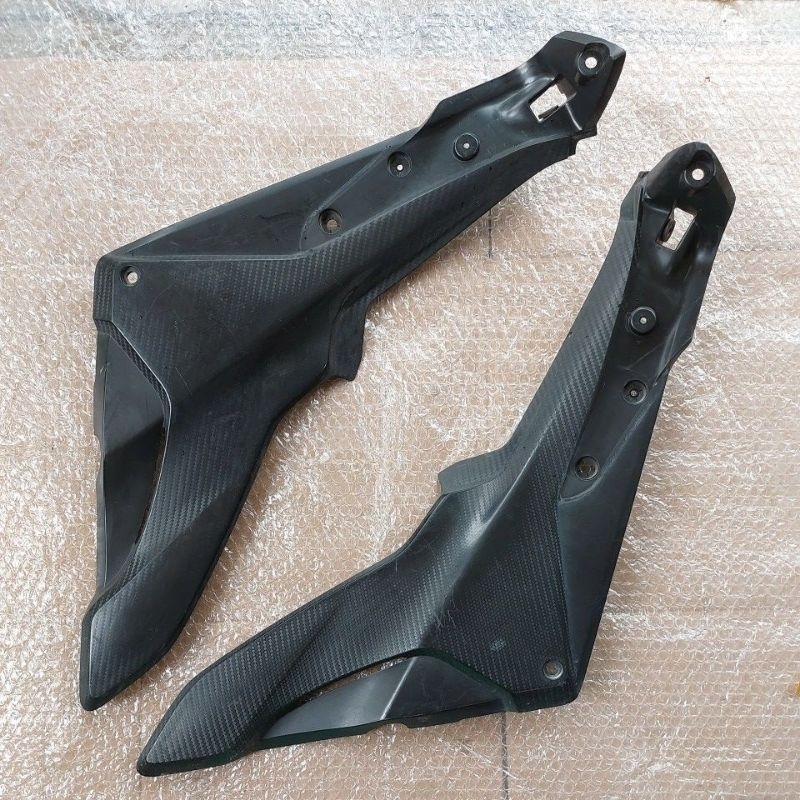 cover tutup aki kempol samping body sambungan body kanan/kiri CB 150R OLD K15 original
