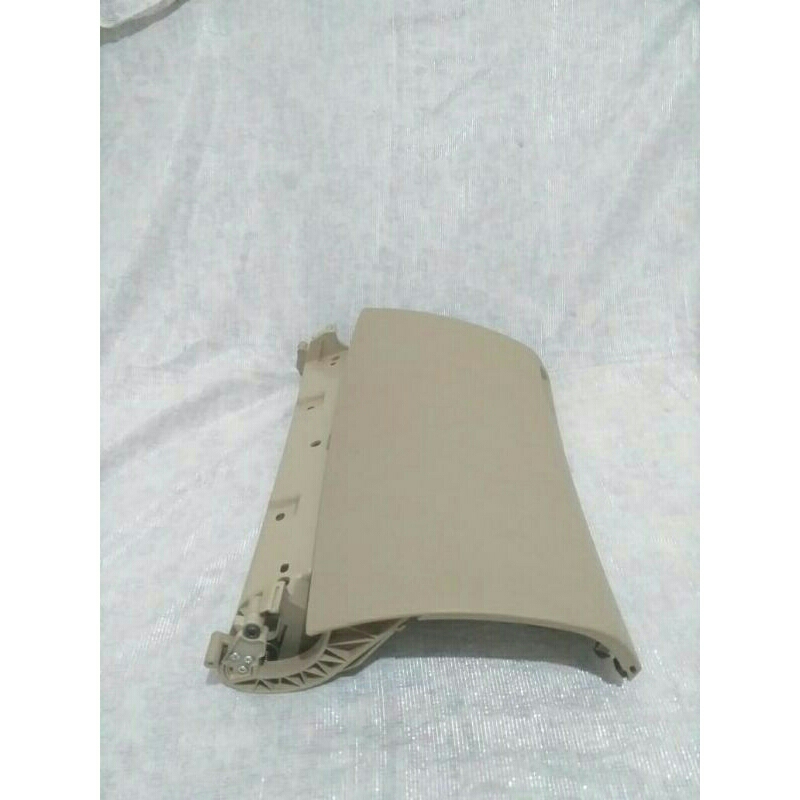 tutup laci dasbor kiri CREAM INNOVA TAHUN 2004-2010 ( orisiniĺ toyota )