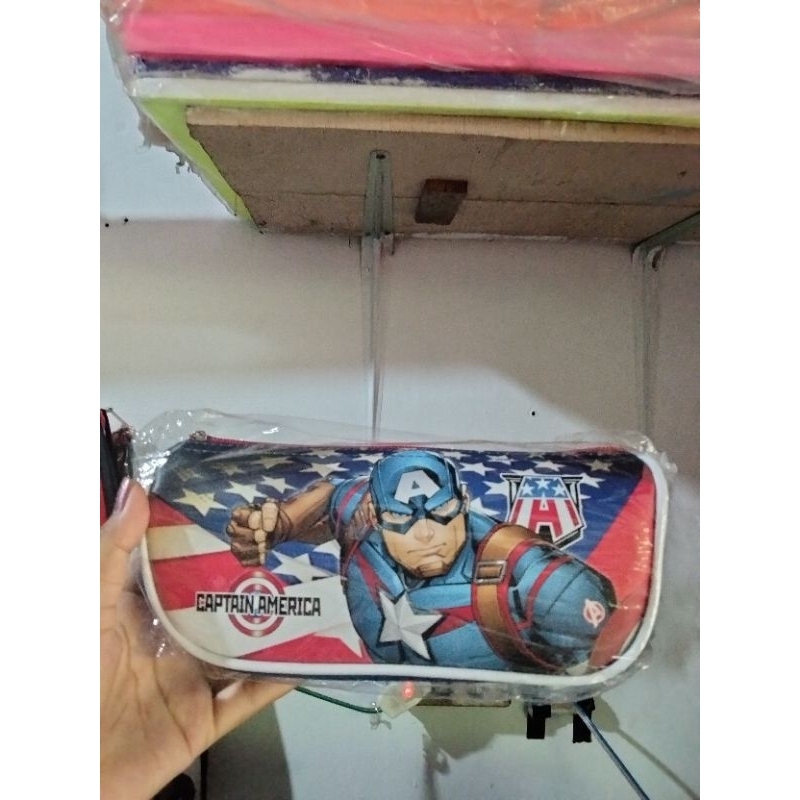 

Tempat pensil karakter