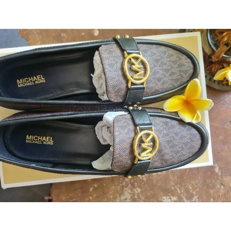 Sepatu Michael Kors