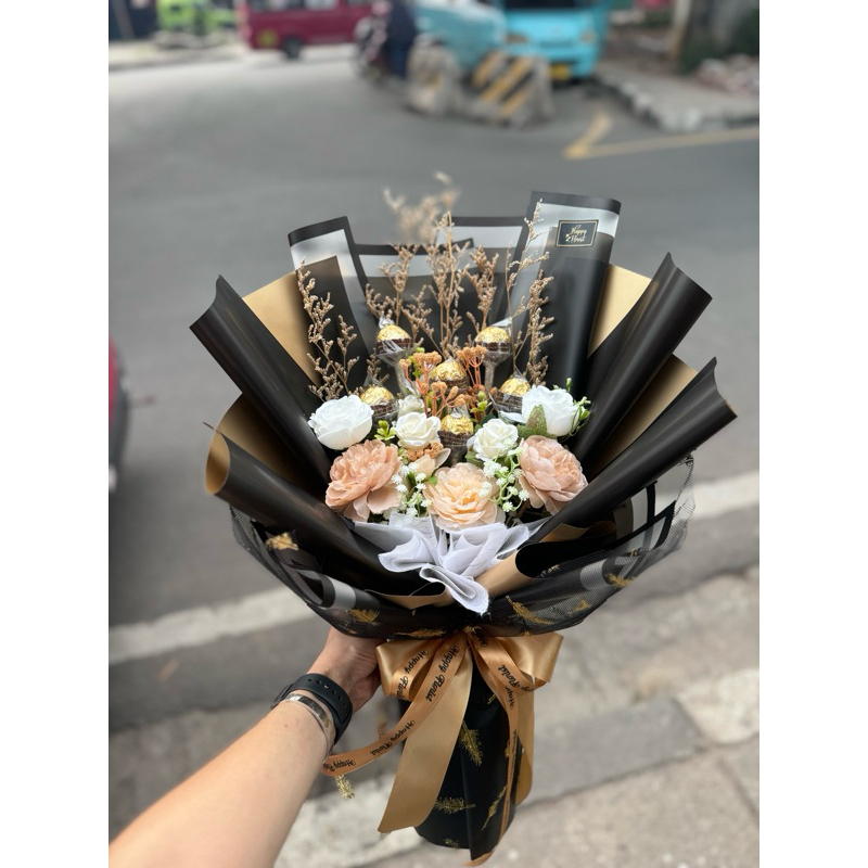 buket wisuda hadiah dengan coklat