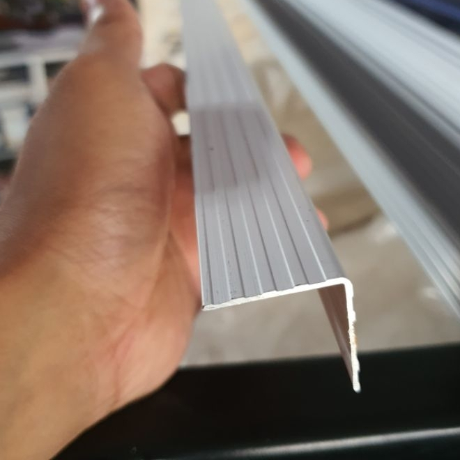 Siku Aluminium Lis L / Lis L Aluminium Hardcase Panjang 3 Meter Import Wajib Di Potong High Quality