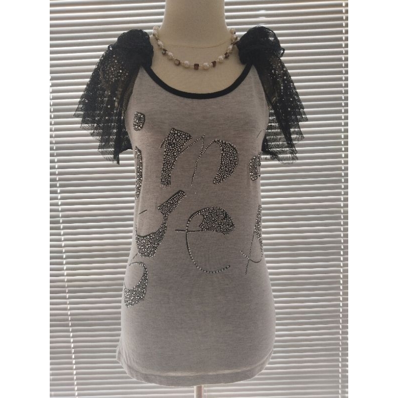 Kaos Wanita Tangan Tile Variasi Renda Abu Size S*(Preloved)