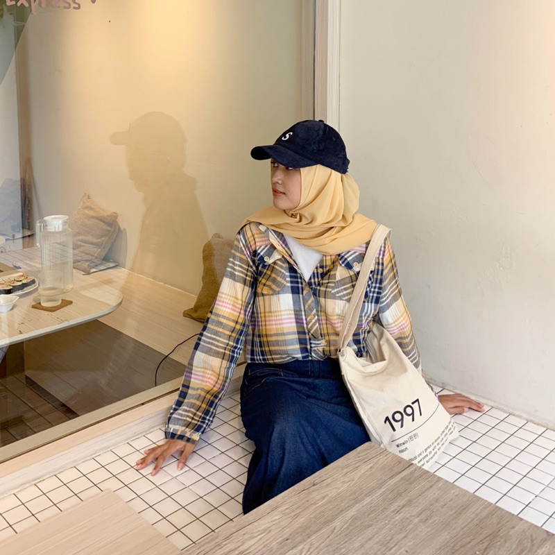 Kemeja Kotak-kotak Wanita Casual