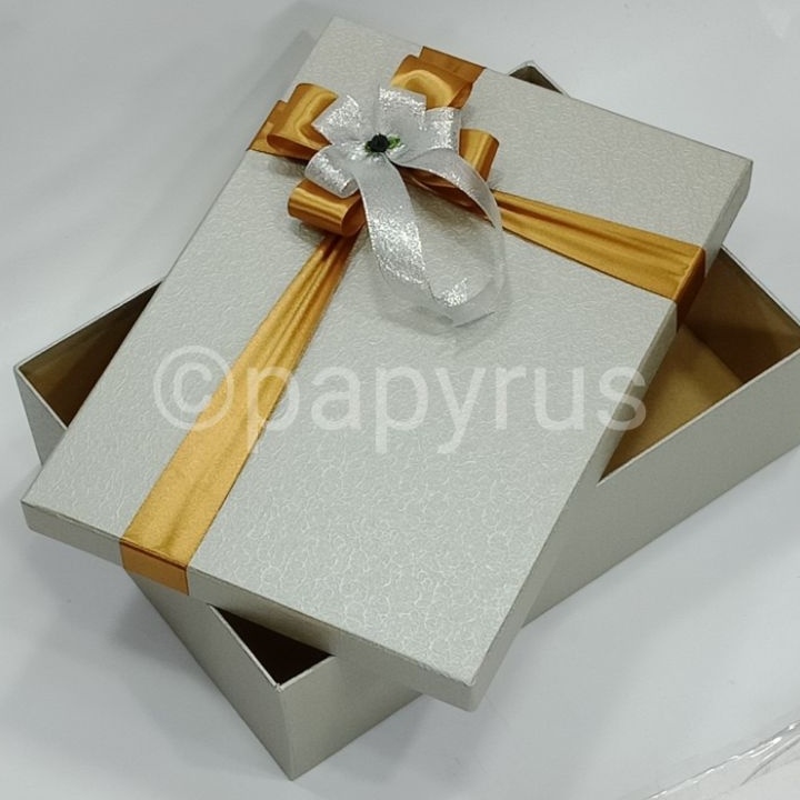 

Diskon Sale PAPYRUS 25x35 Tinggi 1cm Kotak Kado Gift Box Hadiah KOTA KADO