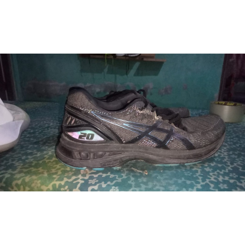 sepatu second asic nimbun