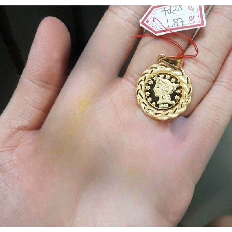 Liontin emas 70 dollar bulat