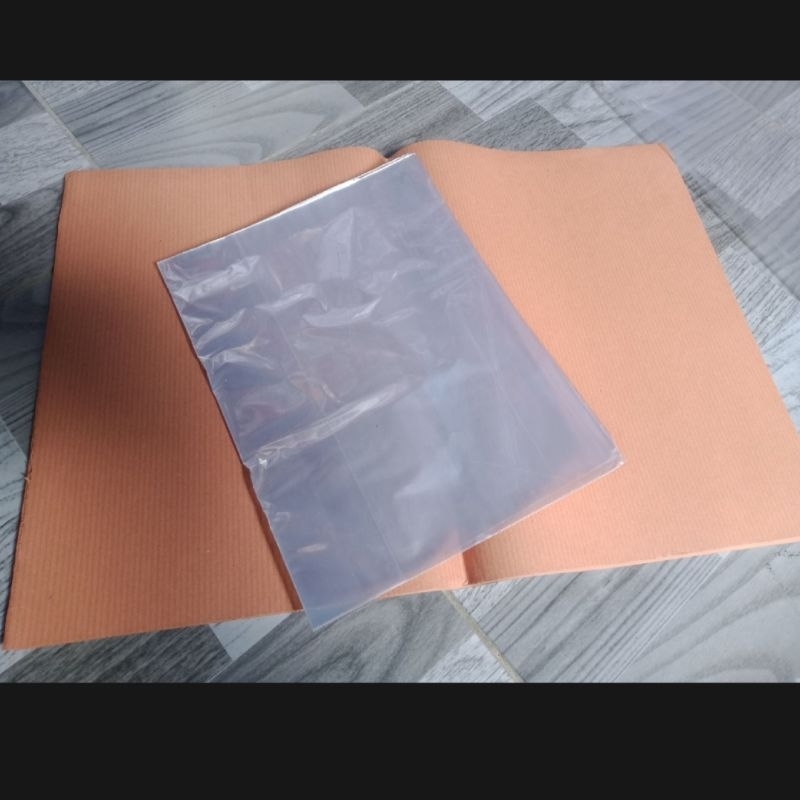 

Paket 10 pcs Sampul Buku Sampul Plastik dan ketras kwarto ukuran 16cm x 21cm