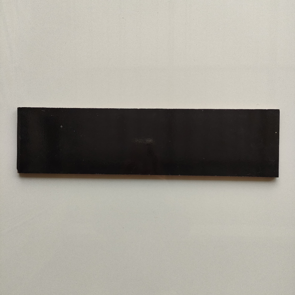 Lis Keramik 10×40 Hitam Polos Pare Kediri