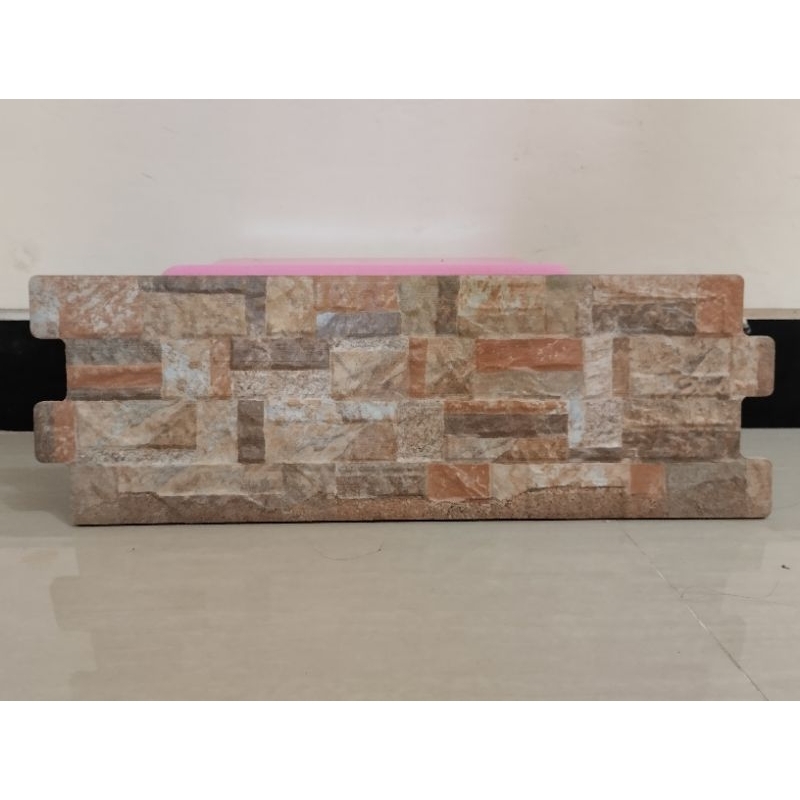 Keramik Dinding motif Batu Alam Centro lock&lock 15x40cm