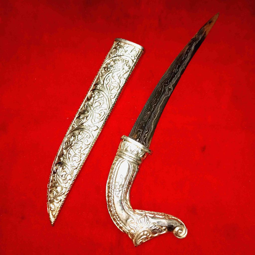 Pusaka Antik Badik Pamor Kulit Semangka Warngka Istimewa Kuningan Sepuh Perak