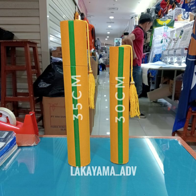 

tabung wisuda kuning list hijau