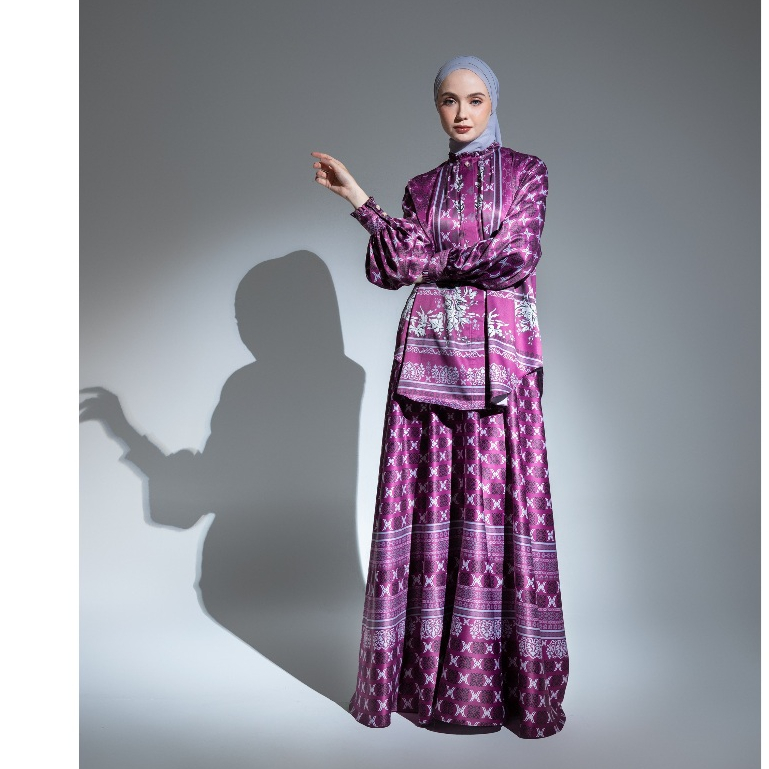 Wiwiek Hatta (WH) Mosaic Setelan Rok Signature Print