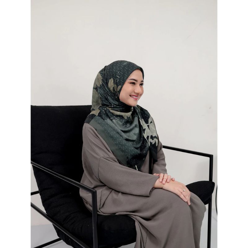 Zira Arascarf Segiempat