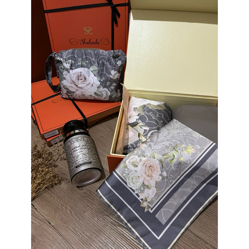 

Rayya Hampers / Mukena Hampers / Prayer set / Mukena set