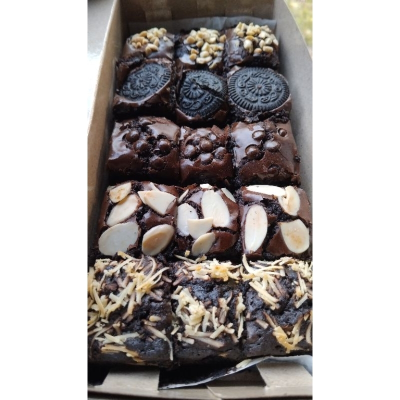 

COD GRATIS ONGKIR Fudgy Bronis Brownies panggang shiny crush //loyang 20x10//brownies enak//tanpa bahan pengawet