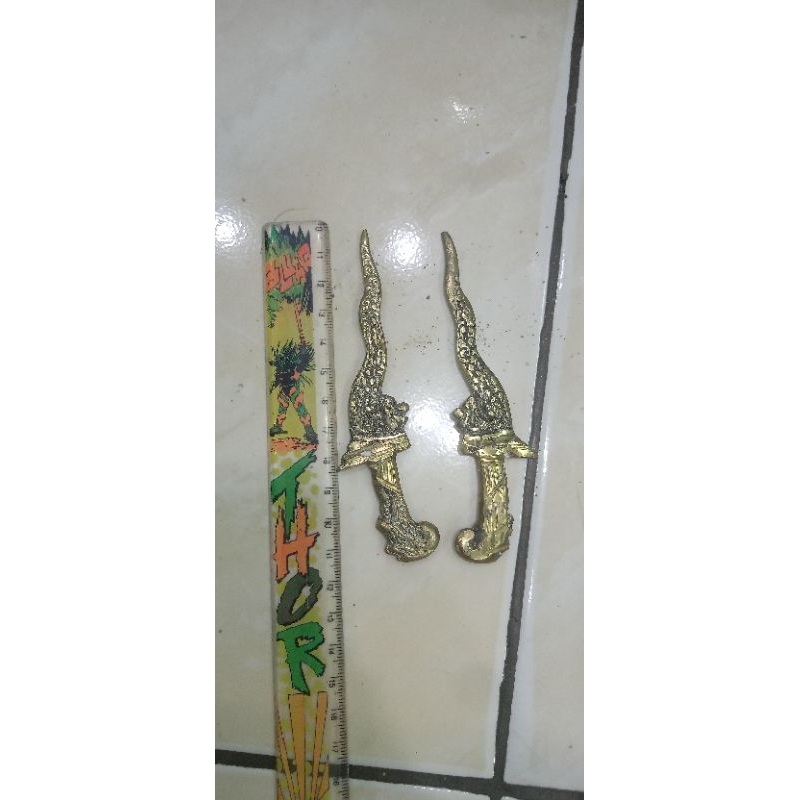 satu cemeti Semar Kuningan & 2 keris naga