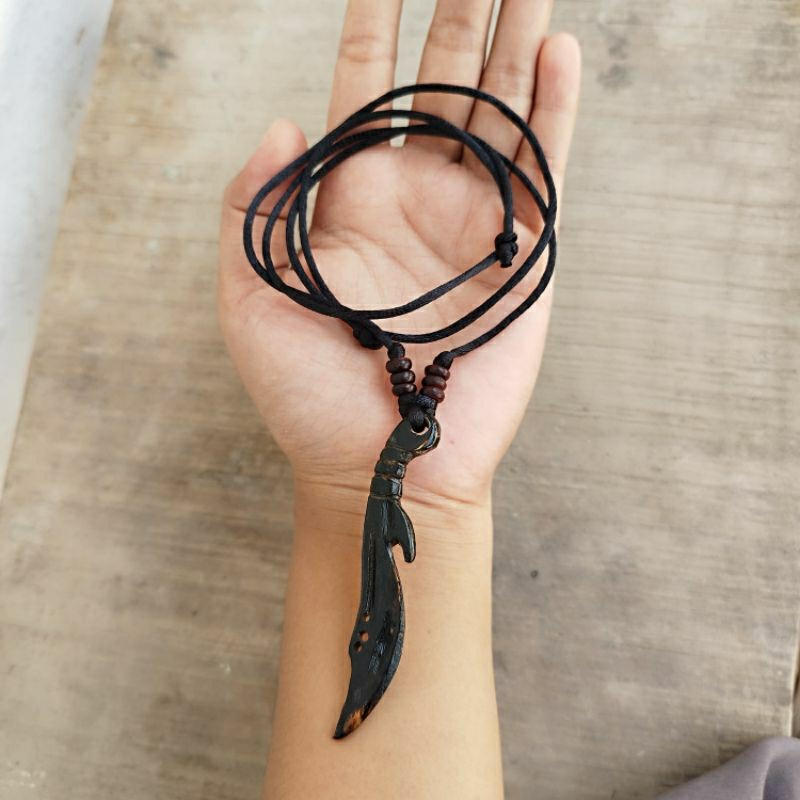 Kalung Akar Bahar Hitam Ukir Elegan
