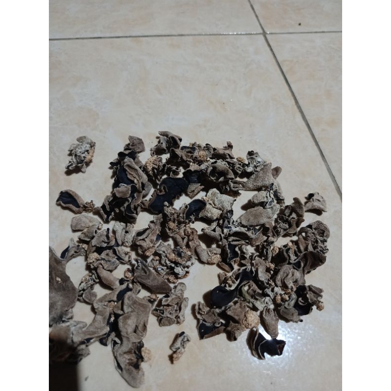 

jamur kuping kering sortiran / rencekan 1 kg