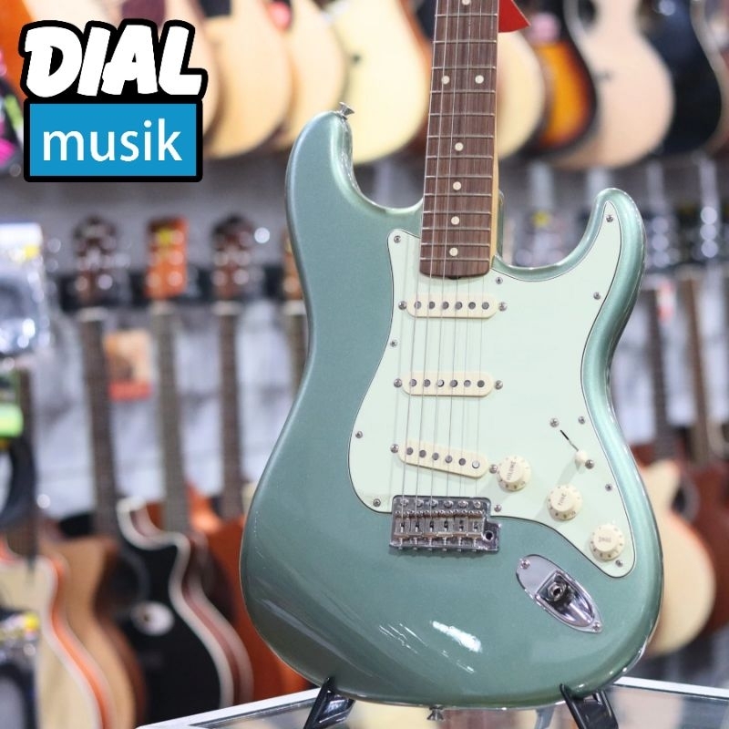 Fender Vintera 60s Stratocaster Pauferro FB Ice Blue Metalic