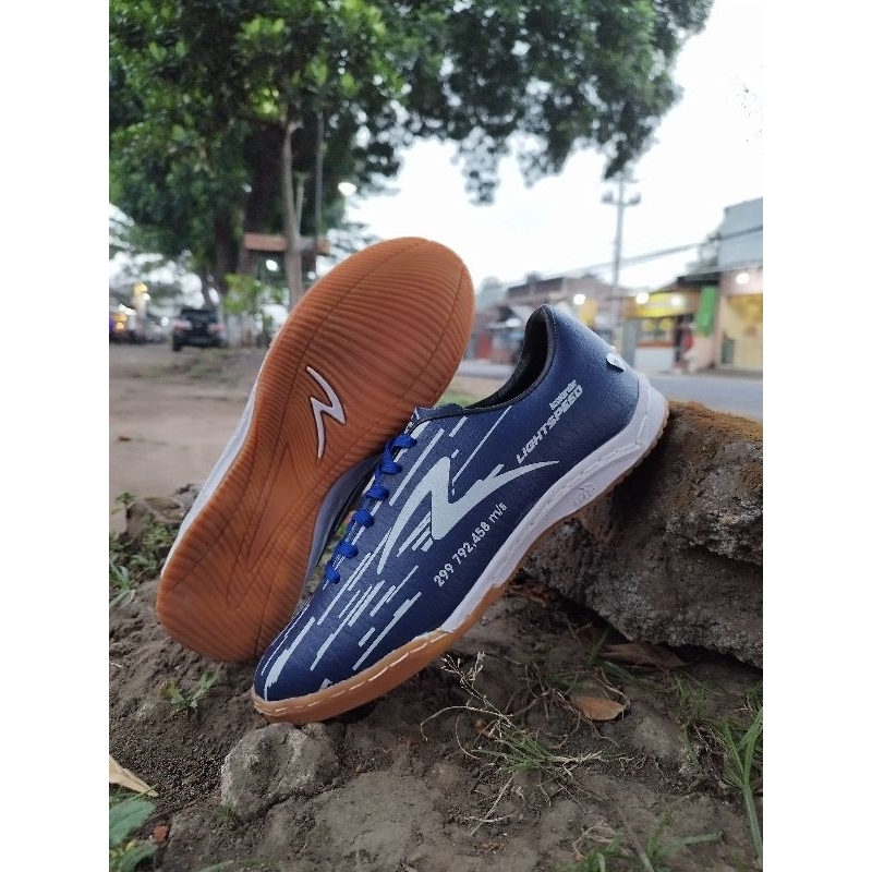 sepatu futsal premium specs