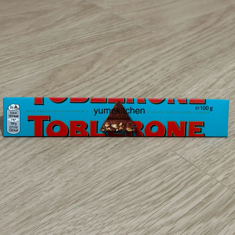 

Toblerone Milk Chocolate with Salted Caramelised Almonds with Honey & Almond Nougat 100 g - Coklat Swiss