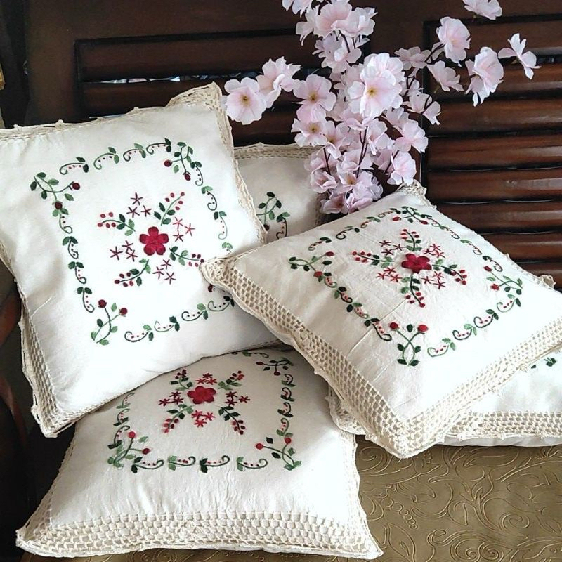 Sarung bantal rajutan kombinasi sulam tangan 40x40