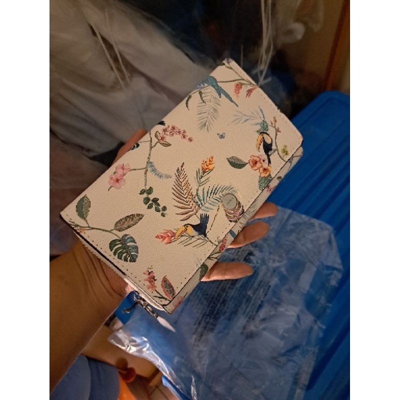 (Never been used) Dompet panjang parfois warna dasar putih