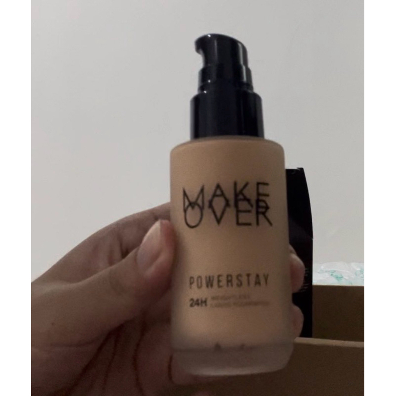 Make Over powerstay 24h weightless liquid foundation shade W42 Warm Sand
