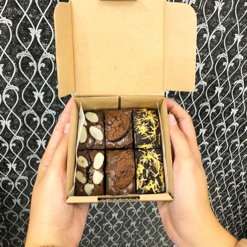 

PO 1 Hari BROWNIES PANGGANG 10 CM NYOKLAT / FUDGY BROWNIES (FREE KARTU UCAPAN)