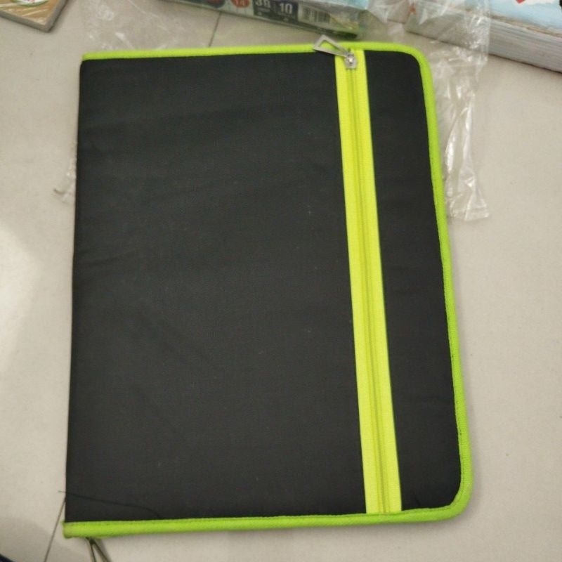 

bambi zipper study mate green