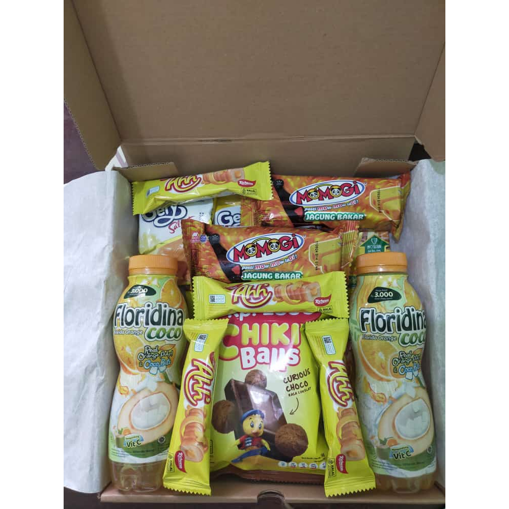 

Hampers Snack / hadiah / snack box / gift / acara ultah / wisuda / kado ulangtahun / kado