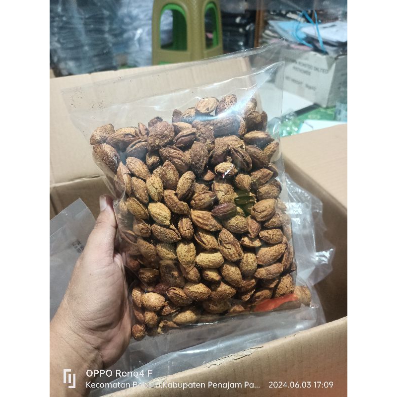 

Kacang Almond Cangkang Rasa Susu kemasan 500gram