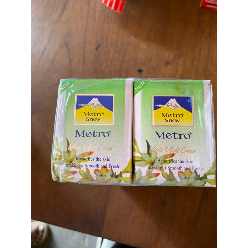 Metro Snow Cream Bedak Dingin 60gr