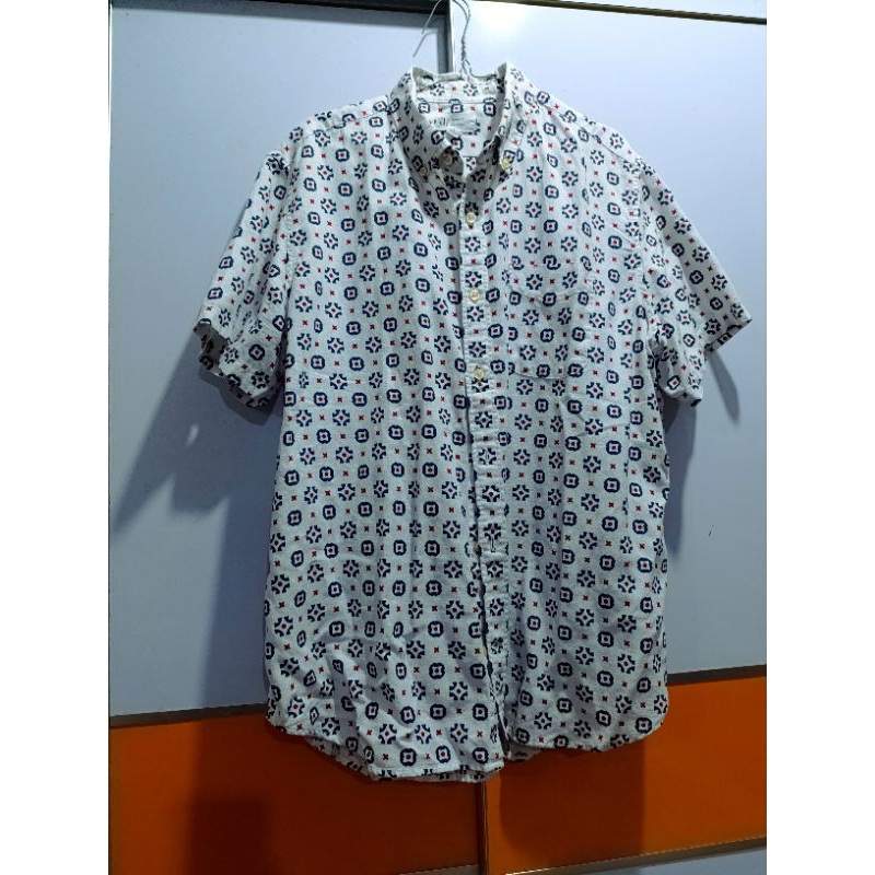 KEMEJA GAP PATTERN LINEN SIZE L PRELOVED