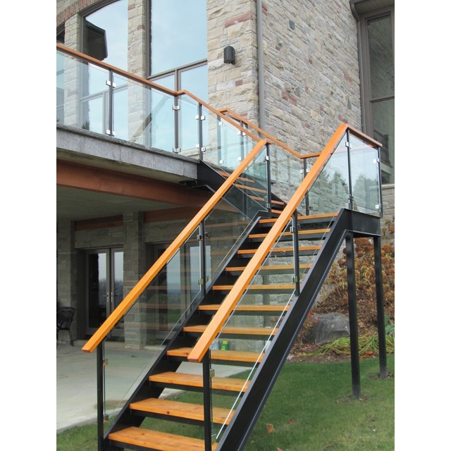 railing tangga bahan kaca minimalis