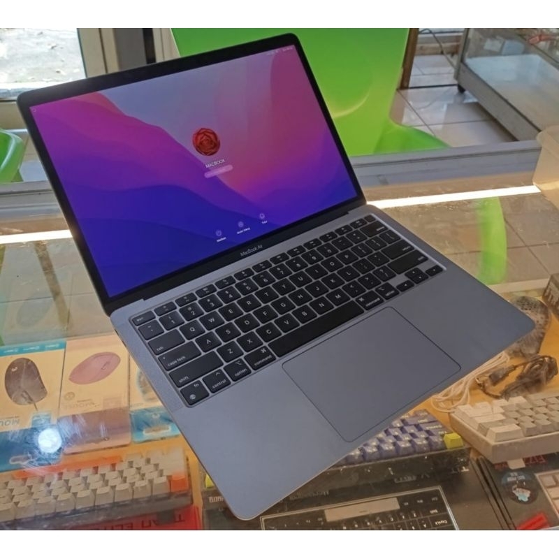 Macbook Pro 2017 i5 RAM 16gb SSD 128gb Garansi Semarang