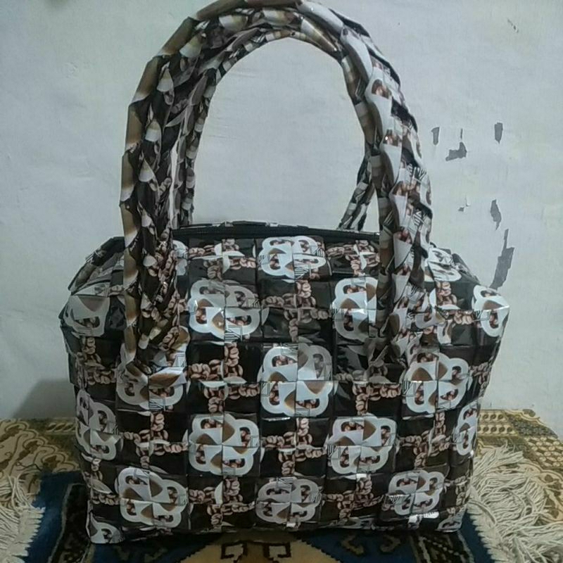 Tas dari bungkus kopi/bungkus kopi/handcraft/tas bungkus kopi/tas prakarya/tas/tas kerajinan